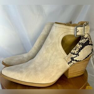 Seven Dials Snakeskin Western Ankle Boots Cutout Buckle Heel Size 9.5